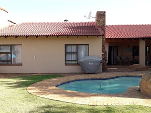 4 Bed House in Halfway House