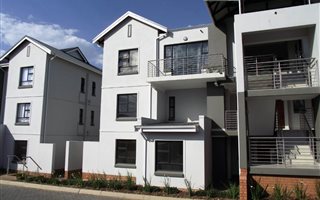 3 Bedroom Apartment in Linbro Park