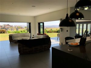 4 Bed House in Copperleaf Golf and Country Estate