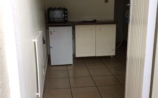 Bachelor apartment in Parkmore