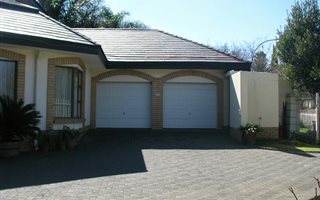 4 Bedroom House in Heuwelsig