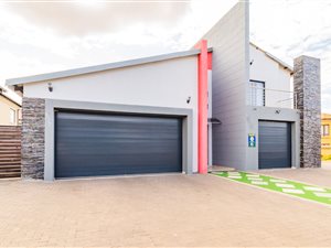 5 Bed House in Theresa Park