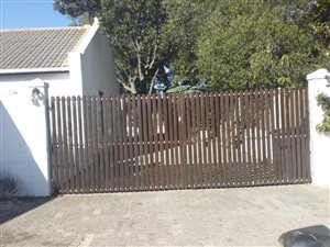 3 Bedroom Townhouse in Tableview