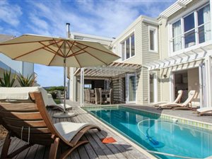 4 Bed House in Thesen Islands