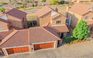 3 Bedroom Townhouse in Amberfield Manor