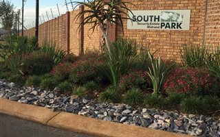 408 m² Land available in Clayville