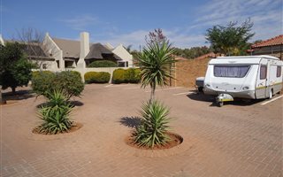3 Bedroom Townhouse in Roodepoort West