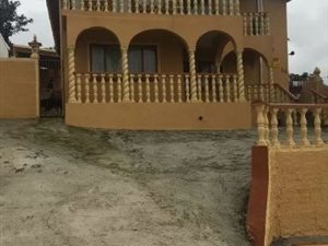 7 Bed House in Kenville