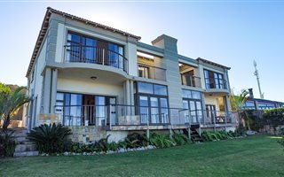 6 Bedroom House in Glentana