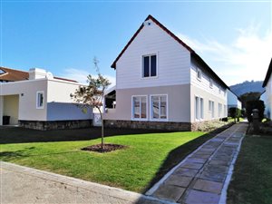 2 Bed Townhouse in Keurboomstrand