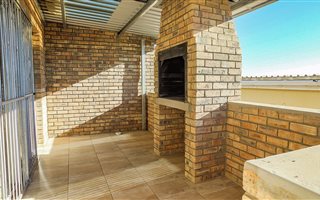 2 Bedroom Townhouse in Bothasrus