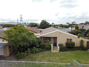 7 Bed House in Thornton