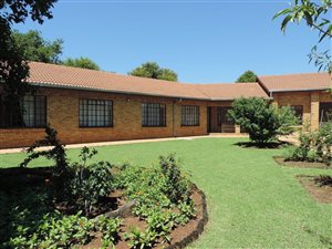 4 Bedroom House in Vanderbijlpark SE4