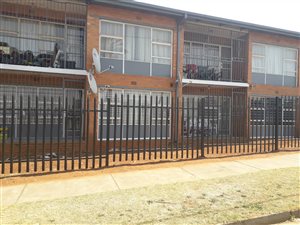 2 Bed Flat in Maraisburg