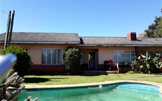 3 Bedroom House in Rowhill