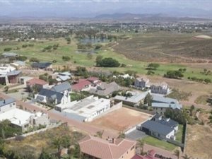 1000 m² Land available in Fairway Heights
