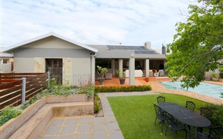 5 Bedroom House in Bergvliet