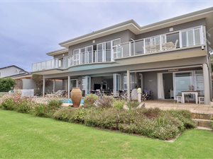 4 Bed House in Outeniqua Strand