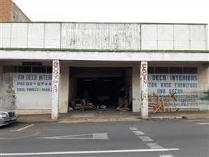 946 m² Industrial space in Maraisburg