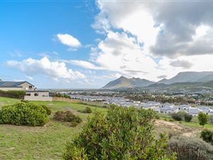 653 m² Land available in Fish Hoek