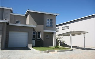 3 Bedroom Townhouse in Eagle Canyon Golf Estate
