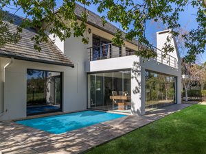 4 Bed House in Pearl Valley