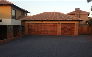 4 Bedroom House in Bankenveld
