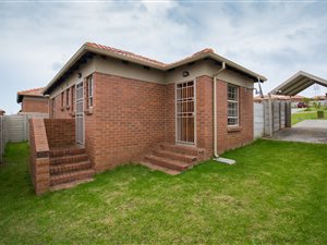3 Bed House in Olievenhoutbosch