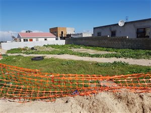 340 m² Land available in Malibu Village