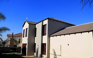 3 Bedroom Duet in Thatchfield