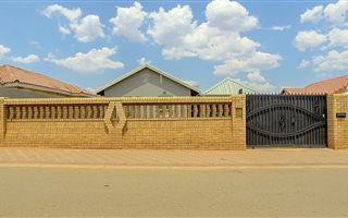 3 Bedroom House in Protea Glen