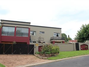 3 Bed House in Lakeside