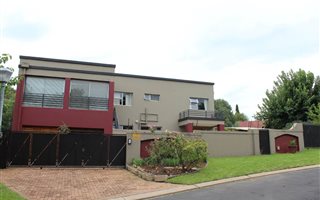 3 Bedroom House in Lakeside