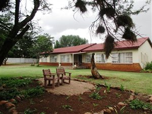 2 m² Land available in Rosashof