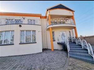 6 Bed House in Laudium
