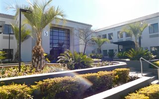 348 m² Office Space in Bryanston