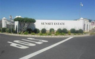 3 Bedroom House in Sunset Estate