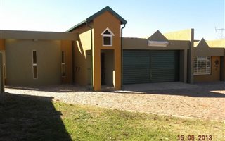 8 ha Smallholding in Rooiwal