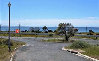 781 m² Land available in Da Gama Bay
