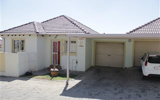 2 Bedroom Simplex in Kosmosdal