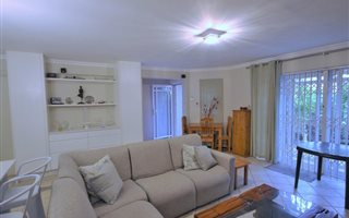 3 Bedroom Apartment in Zonnebloem