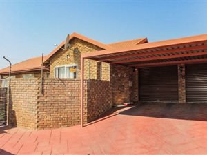 3 Bed House in Rooihuiskraal North