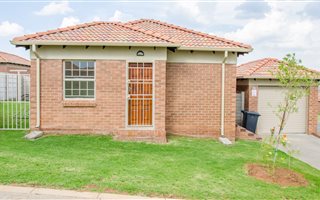 3 Bedroom House in Olievenhoutbosch