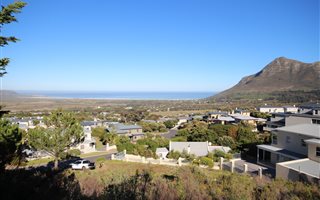 2442 m² Land available in Belvedere