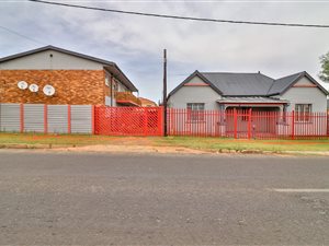 12 Bed Flat in Roodepoort Central
