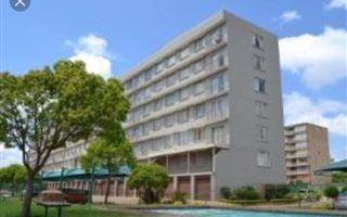 3 Bedroom Flat in Queenswood