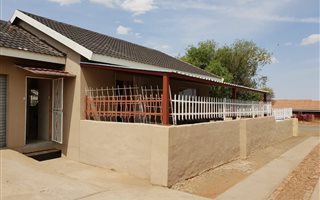 2 Bedroom House in South Ridge