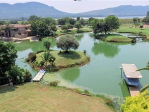 859 m² Land available in Westlake Estate