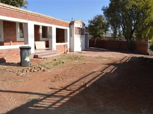 4 Bedroom House in Kwaggasrand