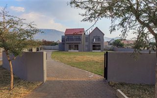 4 Bedroom House in Leloko